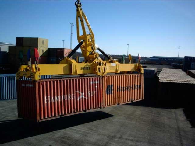 A spreader installed in a mobile harbour crane at Port of Rauma, Finland.