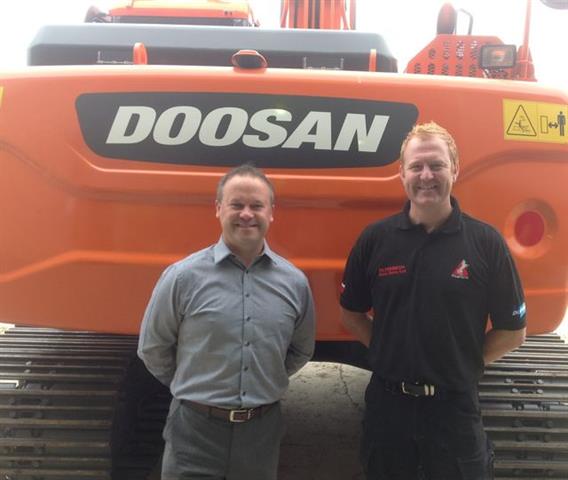 (L-R) Filtermech director Gary Hawkhead with operations director Jon Hewitt.