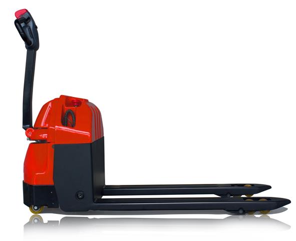 New standards for pedestrian pallet trucks and stackers