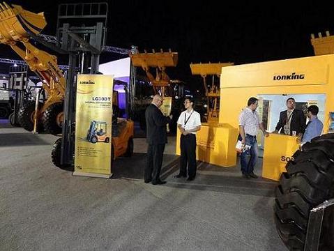 Lonking exhibited three diesel forklifts at the Construction Machinery Show in Jeddah.