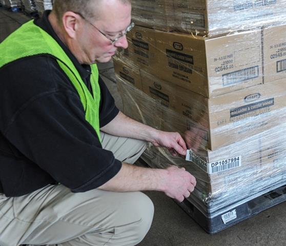 DSC Logistics demonstrates how they utilize the iForks for improved accuracy and efficiency.