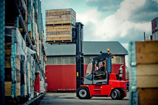 The DCF50-90 forklift is the latest in Kalmar's series of light range 5-9 T capacity machines.
