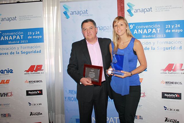 (L-R) Javier Gonzalez, TVH business developer and Karen Deblauwe, TVH internal sales advisor