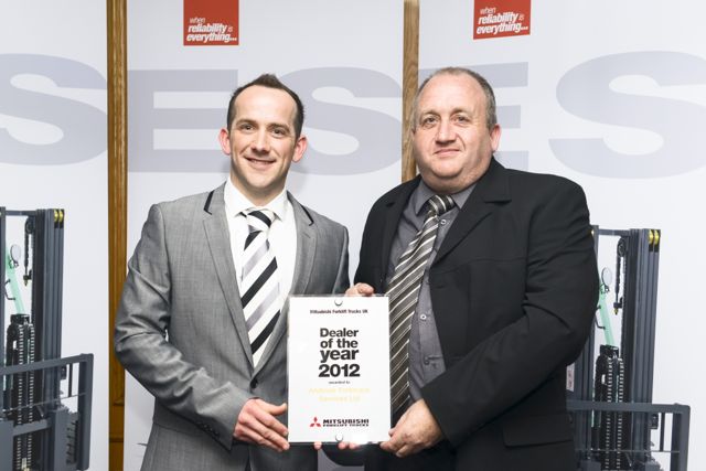 (L-R) John Clapcott and Grant Fraser with the dealer of the year award.