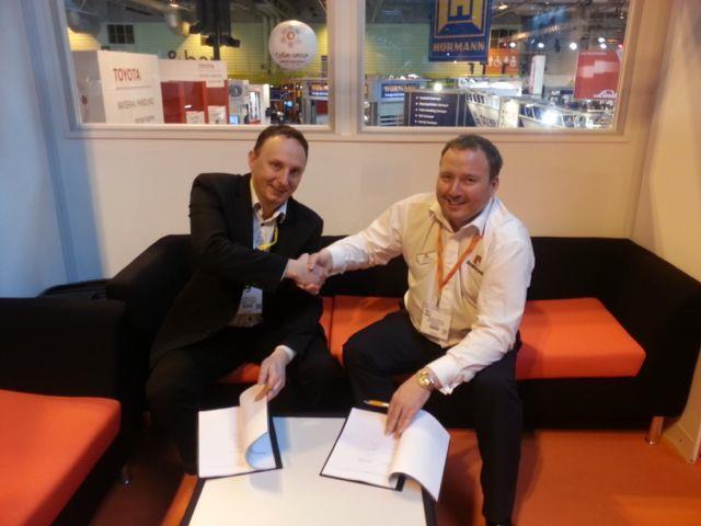 David Jarvis and Andrew Forsythe sign the preferred supplier agreement at IMHX.