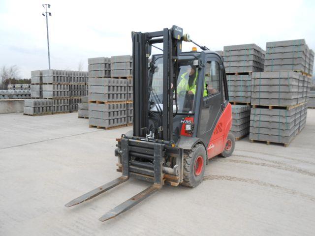 Marshalls has ordered Kaup 2T412UVP fork clamps for its forklift fleet at its West Lane site.