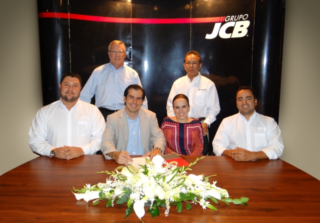 L to R: Standing: David O'Dell & Alonzo Robles from LiuGong <br />Seated: Raúl Zamora Trejos, Juan Carlos Bolaños Rojas, Ana Laura Suárez Agular & Javier Rojas Segura from Grupo JCB. Click for larger view