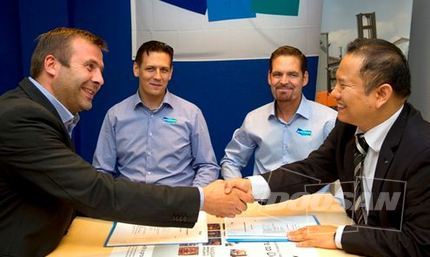 General director Harry Chung (far right) believes that Doosan has a good partner in Trukkila Oy.