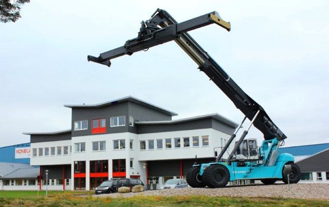 Konecranes celebrates the delivery of its 4000th forklift and an office expansion.