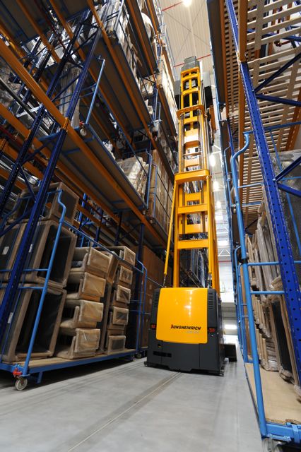 The EKX 515 uses RFID transponders embedded in the warehouse floor to navigate its route around the store.