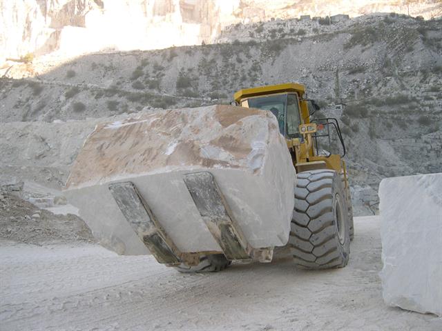 Scana Booforge's heavy duty fork-arms at work