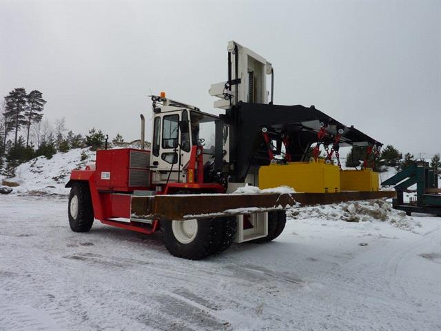 Svetruck 32120-46 with steel carrying magnets