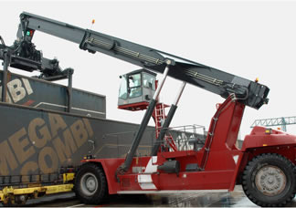 Thinking big – heavy forklifts move forward