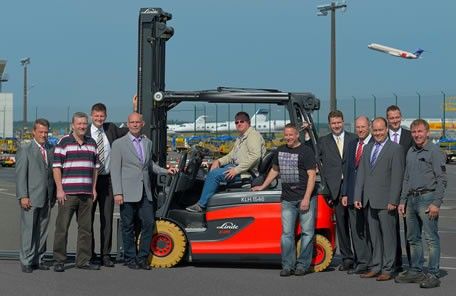 The prototype E25 L Roadster is being tested at Fraport Cargo Services GmbH.